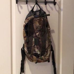 Gamer Warner camo backpack